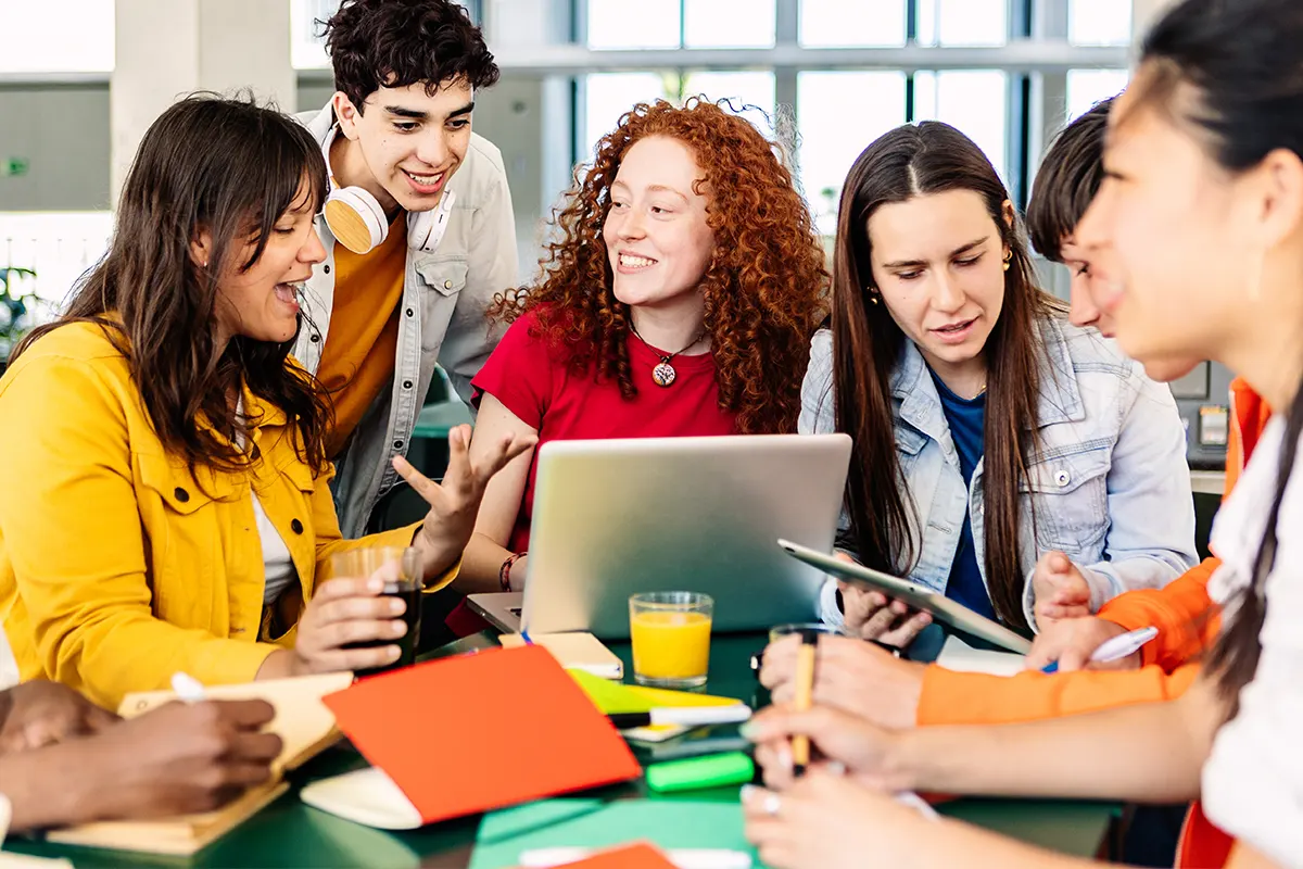 E ricordati non perdete tempo per il nuovo anno scolastico, contattateci e fissate un appuntamento con uno dei nostri consulenti didattici.