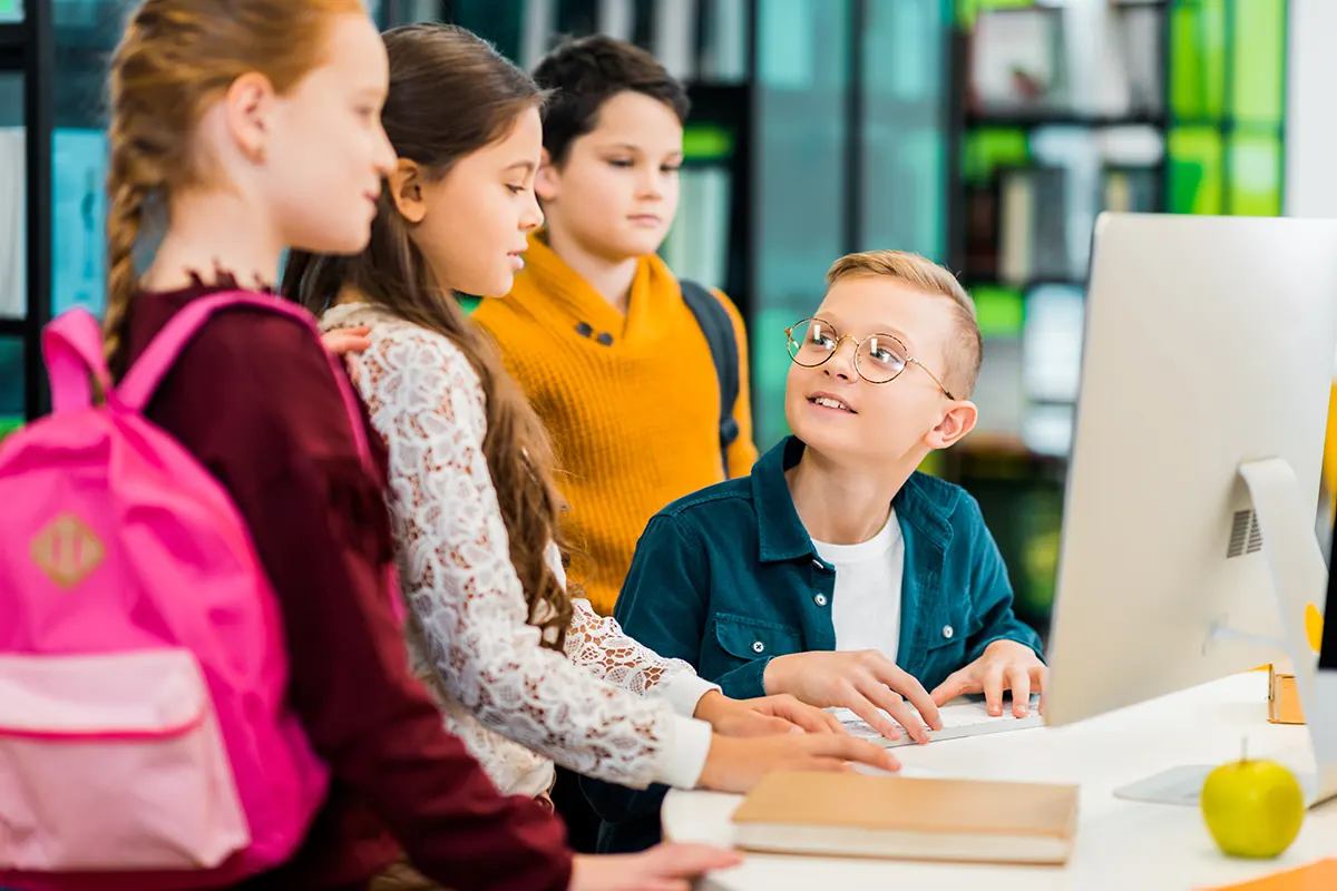 Il Laboratorio Didattico Digitale dedicato a studenti B.E.S./D.S.A. “AIUTAMI A IMPARARE A STUDIARE”, si pone l’obiettivo di supportare i ragazzi in un percorso verso l’autonomia nello studio e nell’acquisizione di competenze, strategie, consapevolezza.