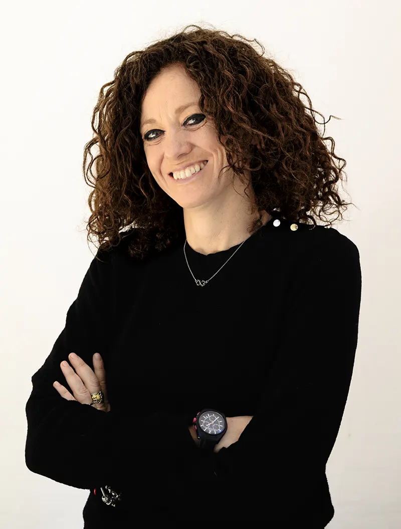 Lavinia Romagnoli - Professoressa Arte, Grafica, Lettere, Storia.