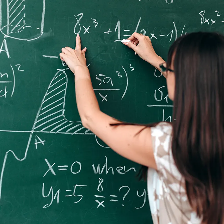 L’Istituto Silvio Pellico propone un’offerta completa di materie scolastiche con un percorso formativo e un metodo didattico personalizzato e su misura per ogni studente.