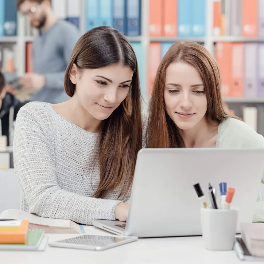 L’Istituto Silvio Pellico propone un’offerta completa di materie scolastiche con un percorso formativo e un metodo didattico personalizzato e su misura per ogni studente.