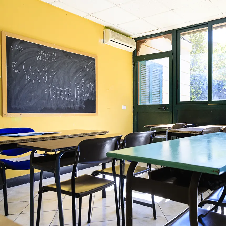 L'istituto Silvio Pellico aiuta gli studenti che hanno richiesto il ritiro da scuola superiore pubblica a non perdere l'anno. Scadenza dei termini il 15 Marzo di ogni anno.