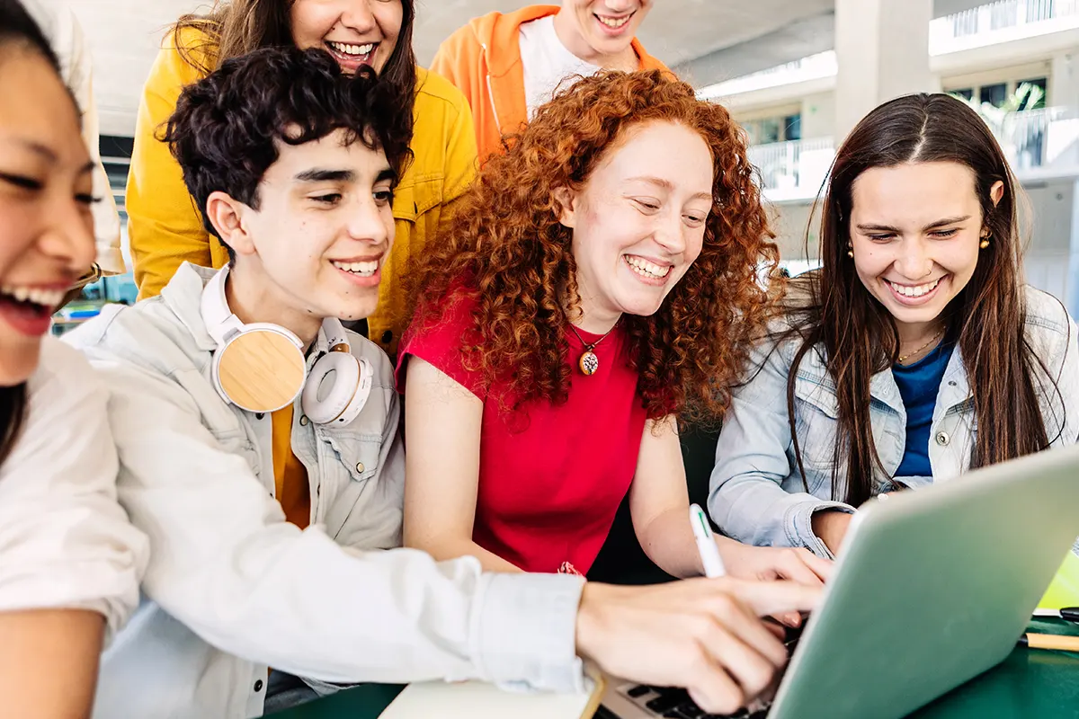 Quest'anno siamo particolarmente felici di come sono andate le cose: 100% dei privatisti promossi. Sono risultati che ci rendono davvero orgogliosi dei nostri studenti.